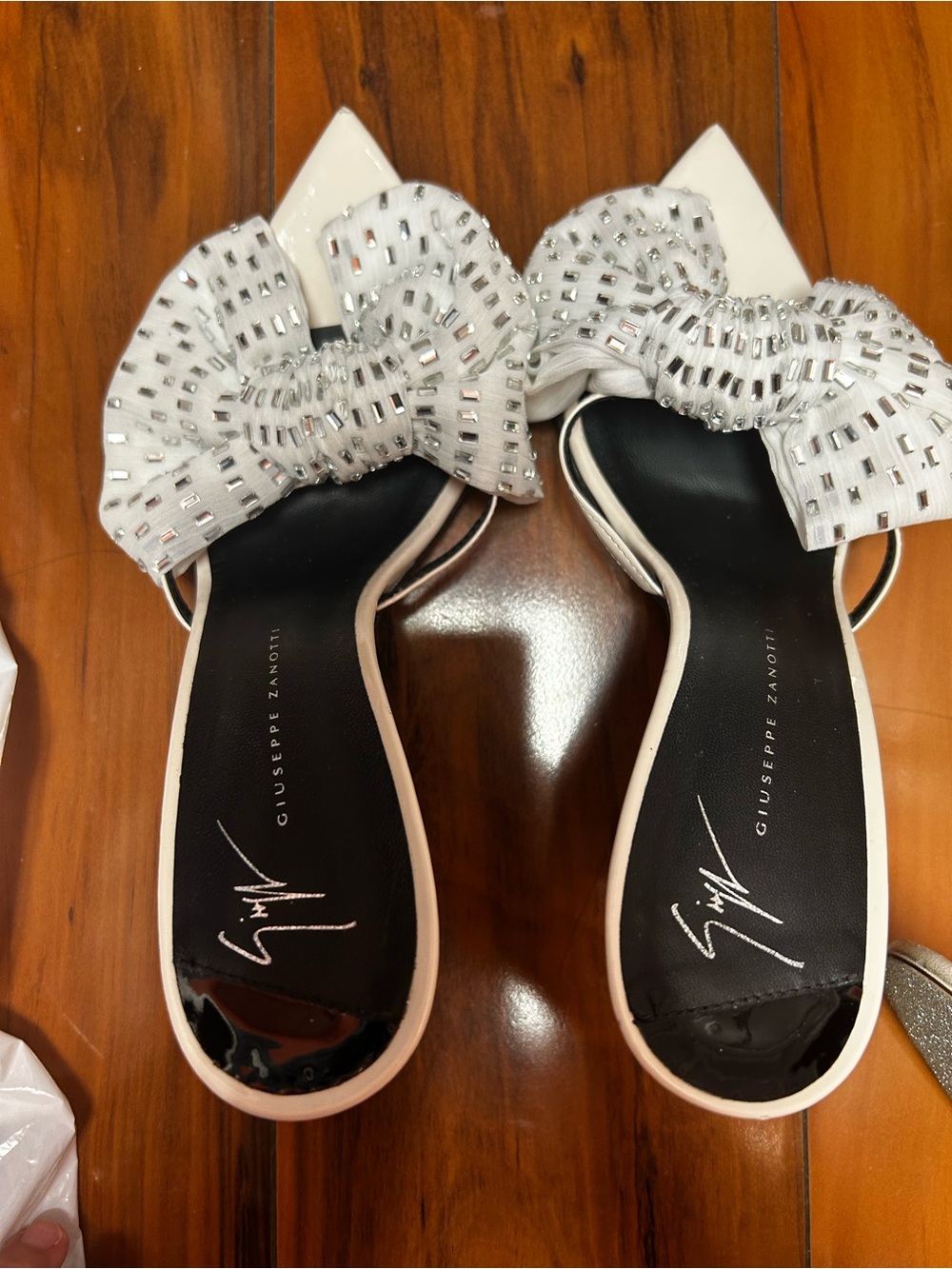 Giuseppe Zanotti White Bow-Embellished Pointed Mules